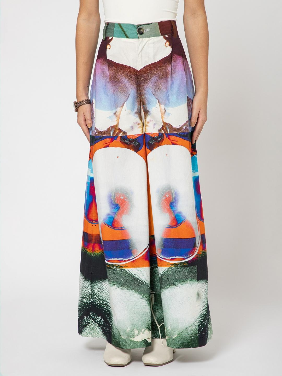 Why sitting on the opposite side wide legged trouser